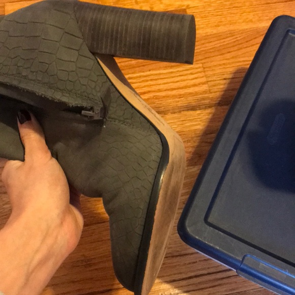 Sam Edelman booties - Picture 2 of 7